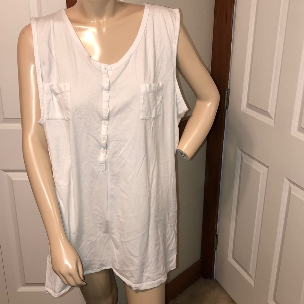 2 pocket button up tank tee. 3x Roamans